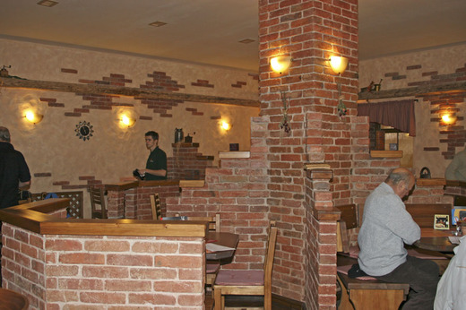 Restaurace u kostela - stylový interiér