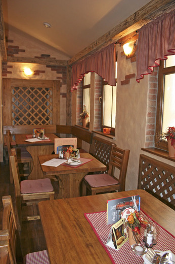 Restaurace u kostela - bavte se s přáteli